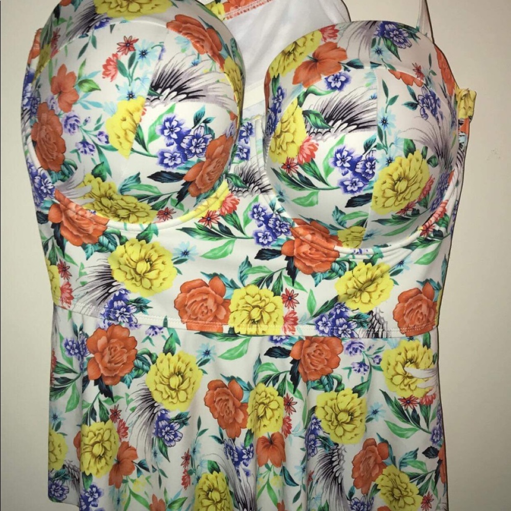 *SIZE 6X* Torrid swim tankini top